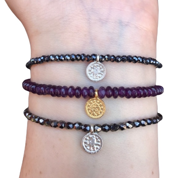 Coon charm beaded stretch bracelet - Picture 2 of 12